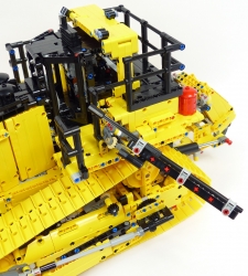Lego Technic 42131 Bulldozer Caterpillar D11